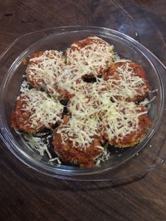 Una foto de Milanesas de berenjena a la napolitana