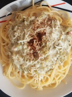 Una foto de Pasta con carbonara de brócoli