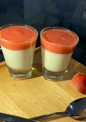 รูปของ Pana Cotta 🍓🥛(พานาคอตต้า)