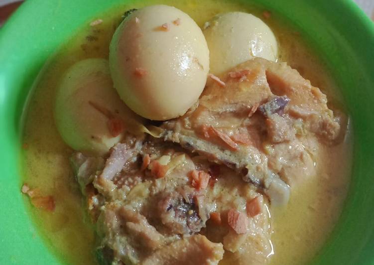 Resep MANTAP! Opor ayam telur masakan harian