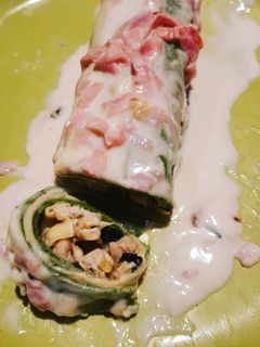 Una foto de Panqueques masa de espinaca rellenos sin tacc