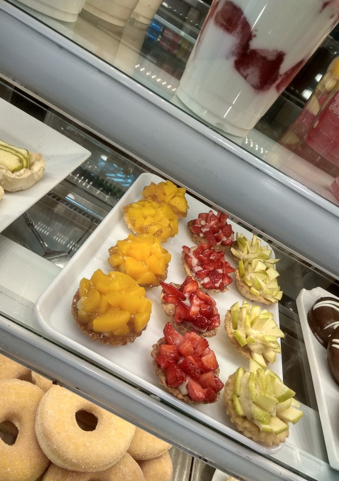Una foto de Tartaletas de fruta y crema