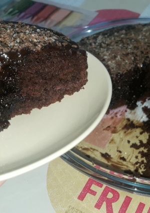 صورة لوصفة كيكة بصلصة الشوكولا و الكراميل 🍮🍫