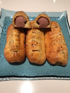 รูปของ Keto sausage rolls (ขนมปังไส้กรอกคีโต)
