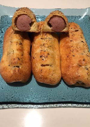 รูปของ Keto sausage rolls (ขนมปังไส้กรอกคีโต)