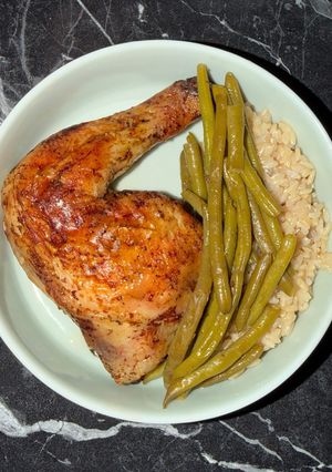 A picture of Chicken&rice with green beans.
