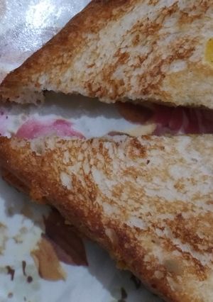 A picture of Aloo toast.