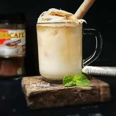 A picture of Dalgona coffee.