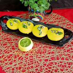 A picture of Khaman Idli.