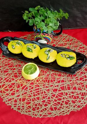 A picture of Khaman Idli.