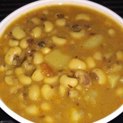 White beans ghuguni A picture of White beans ghuguni.