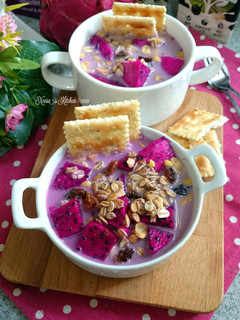 Foto resep Dragonfruits with oatmeal granola