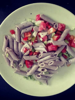Una foto de Macarrones de trigo sarraceno a la vinagreta