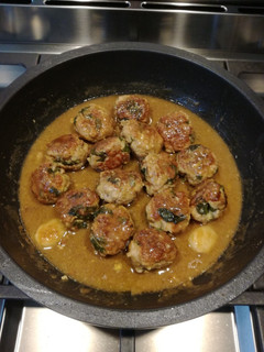 Una foto de Albóndigas en salsa quemada