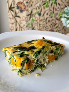 Una foto de Frittata de calabaza, espinacas y queso feta