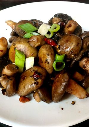 A picture of My Chilli Tasting Mushrooms, ❤.