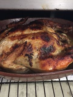 Una foto de Pollo Asado con Mantequilla de Parmesano, Albahaca y Orégano 