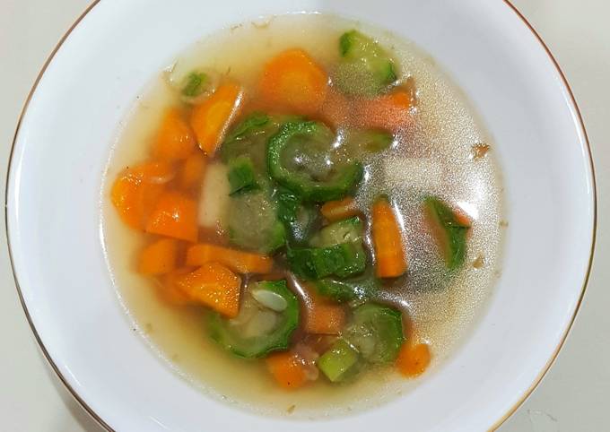 Bagaimana Menyiapkan Sup oyong yang Lezat Sekali