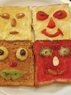 બ્રેડ બટર જામ (Bread Butter Jam Recipe In Gujarati) રેસીપી મુખ્ય ફોટો