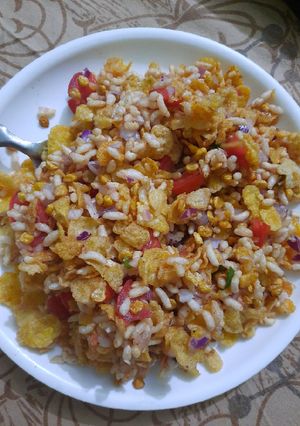 A picture of Bombay street style Bhel.