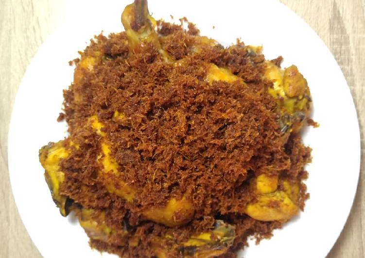 Langkah Mudah untuk Menyiapkan 28. Ayam Goreng Serundeng / Ayam Goreng Lengkuas yang Lezat Sekali