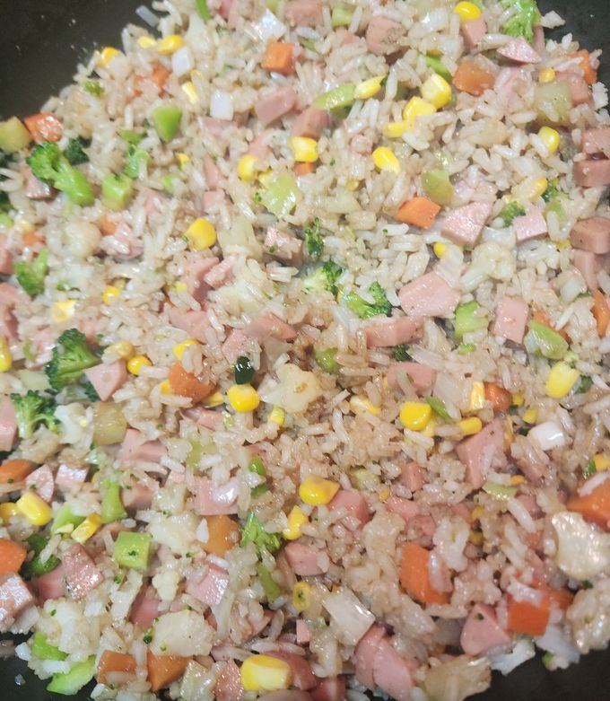 Una foto de Yakimeshi (arroz frito)