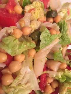 Una foto de Ensalada de garbanzos