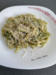 Una foto de Macarrones con brócoli y queso