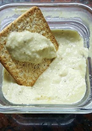 Una foto de Babaganoush tuneado (puré de berenjenas)
