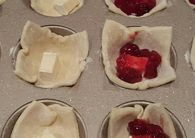 Brie cranberry pastry bites