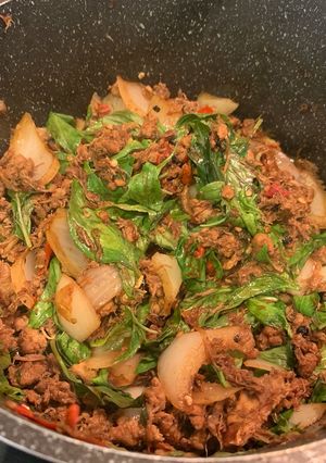 A picture of Crab meat Thai basil.