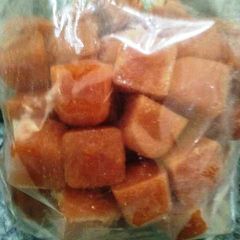 A picture of Frozen tomato puree(in cubes).