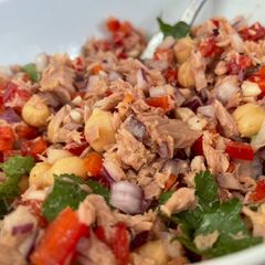A picture of Quick Tuna Salad Lunchbowl.