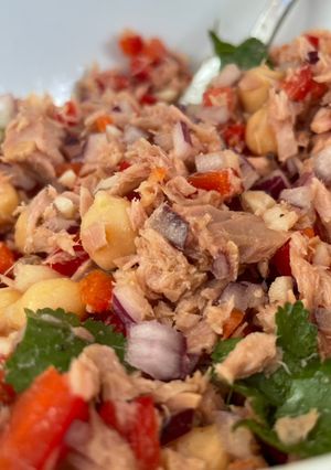 A picture of Quick Tuna Salad Lunchbowl.