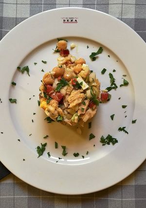 Una foto de Ensalada de garbanzos