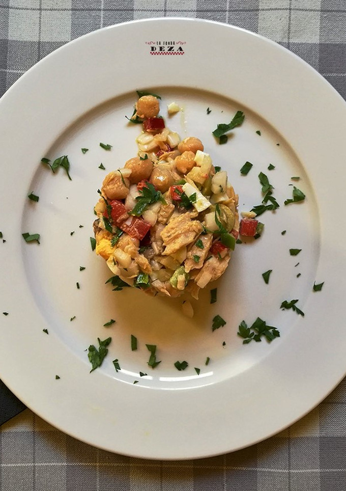 Una foto de Ensalada de garbanzos