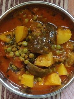 તુવેર નાં દાણા રીંગણ નું શાક (Tuver Dana Ringan Shak Recipe In Gujarati) રેસીપી મુખ્ય ફોટો