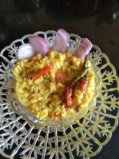 मसाला खिचडी (KHICHADI RECIPE IN MARATHI) रेसिपी चे मुख्य फोटो