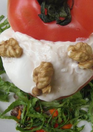 Una foto de Tomates rellenos con ensalada Waldorf