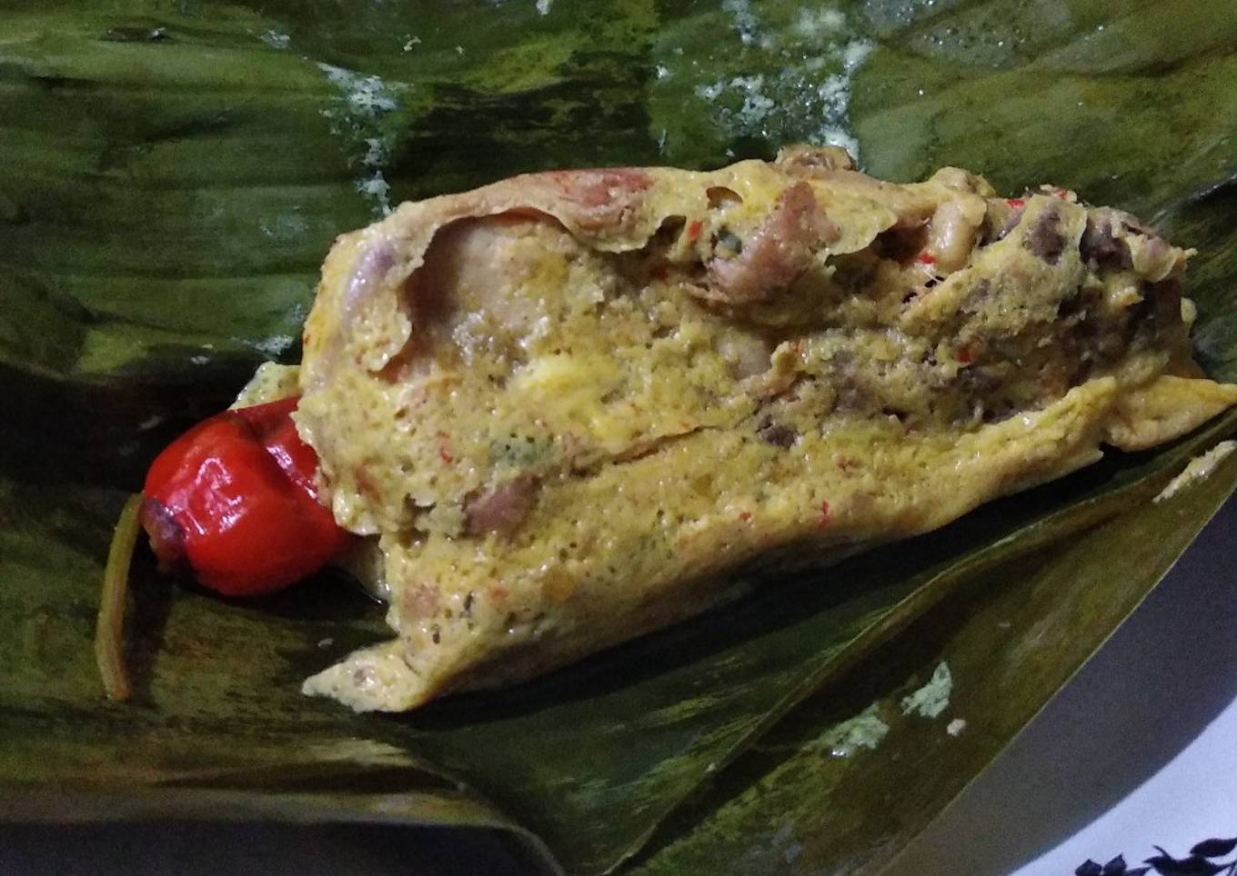 Pepes Ayam Ungkep Santan Telur