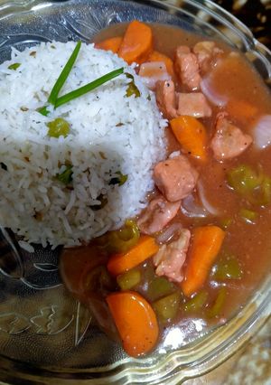 A picture of Chicken Manchurian with fried rice.