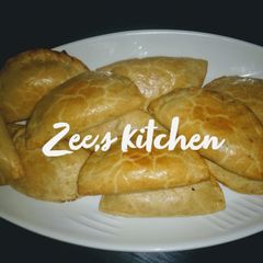 A picture of Mini baked meat pies.