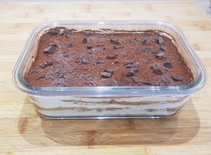 Una foto de Tiramisú sencillo de yogur y mascarpone