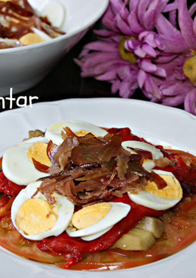 Una foto de Ensalada fresca de pimientos y berenjenas