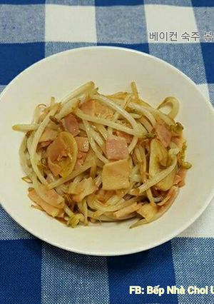 Hình của món Thịt hun khói xào giá 베이컨 숙주 볶음 Bếp Nhà Choi UnSu tiếp tục gửi.