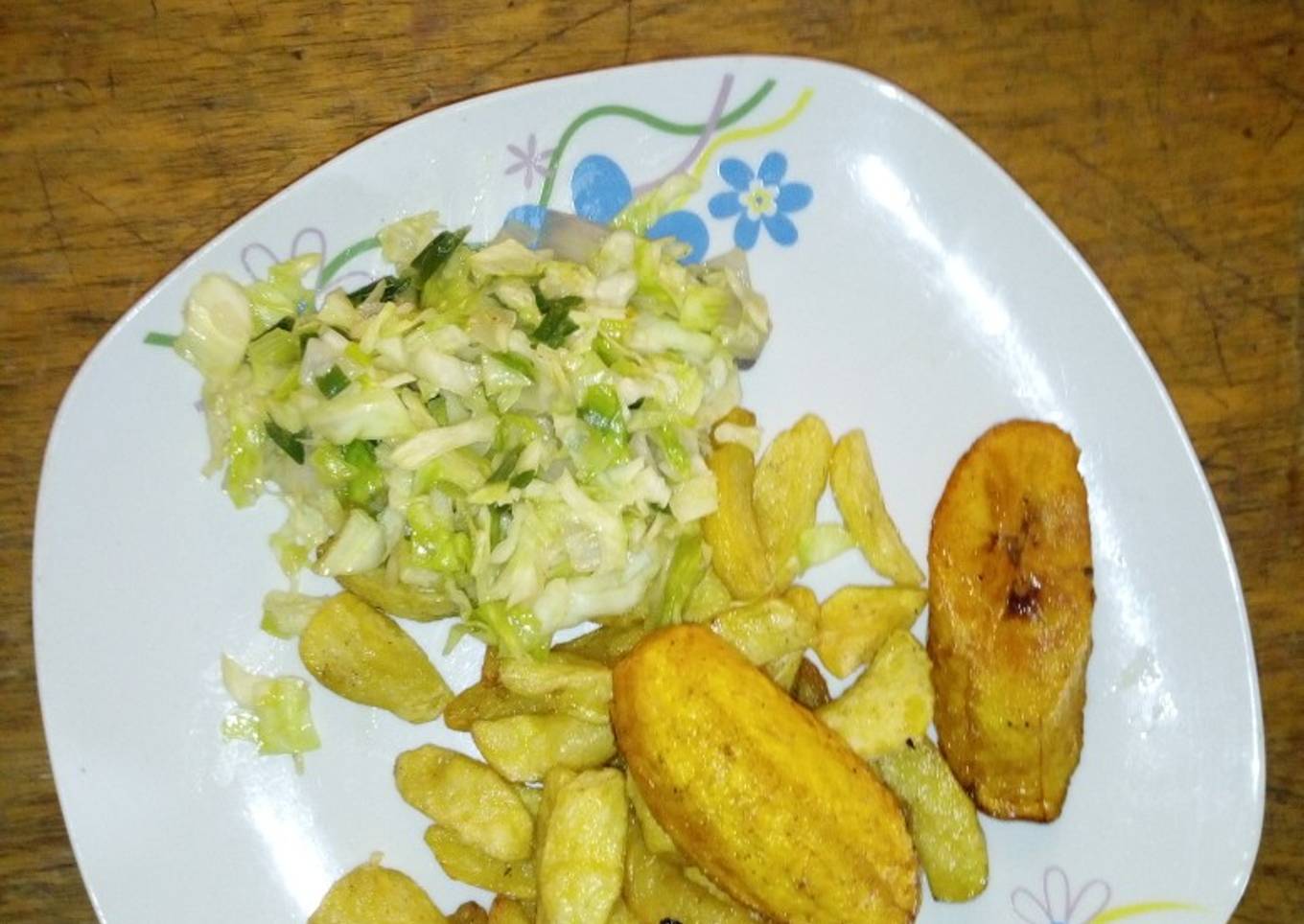 Fried irish potatoes and plantain with stir fry veggies