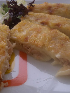 Una foto de Canelones de mero, salmón y merluza