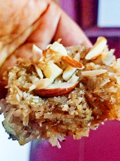 न्यू ख़ादिम पाक (नारियल बर्फी) (Nariyal barfi recipe in hindi) रेसिपी मुख्य फोटो