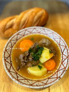 Hình của món Bò Sốt Vang Bánh Mì.
