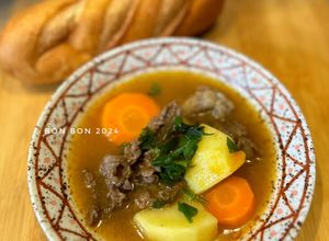 Hình của món Bò Sốt Vang Bánh Mì.